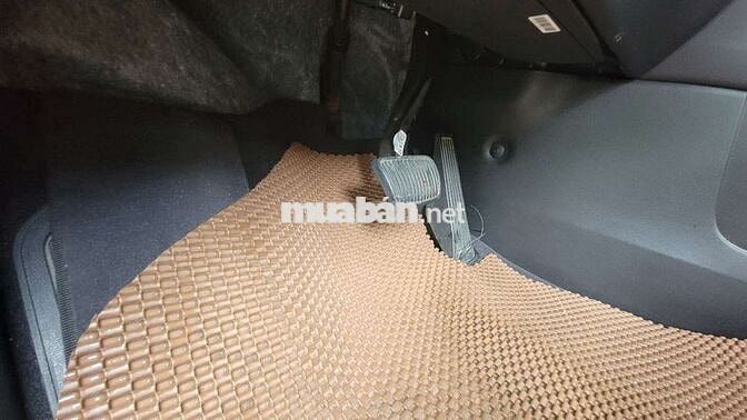 Kia Carnival 7 chỗ màu Đen