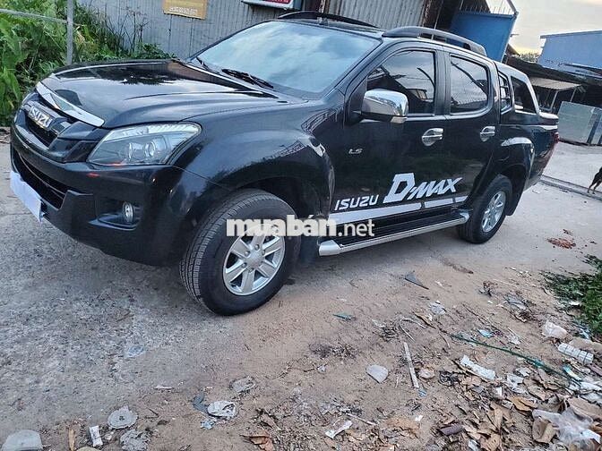 Isuzu D-Max Đen Số sàn 5 chỗ