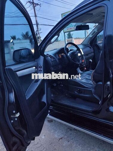 Isuzu D-Max Đen Số sàn 5 chỗ
