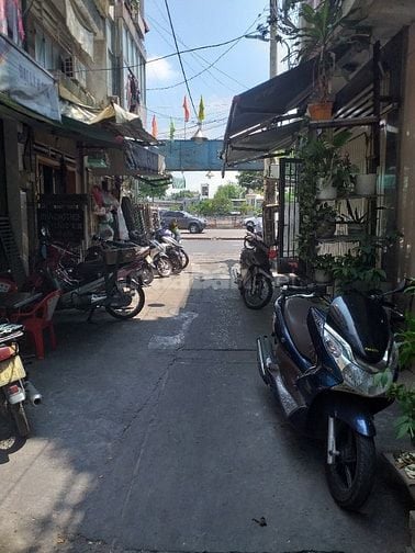 Bán nhà 676/7 VõVăn Kiệt p1q5 (