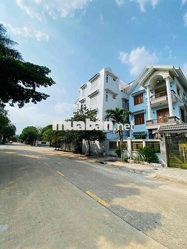 cho thuê tầng trệt trong căn biệt thự
