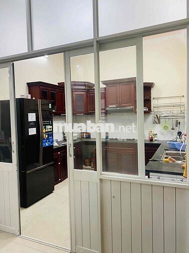 cho thuê tầng trệt trong căn biệt thự