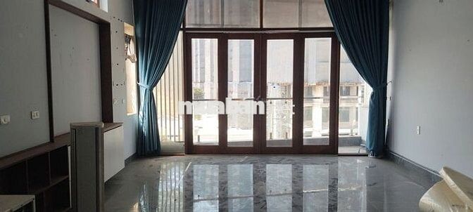 Cho thuê nhà MT Thống Nhất 4 tầng 1 tum có Thang máy đối diện Bcons