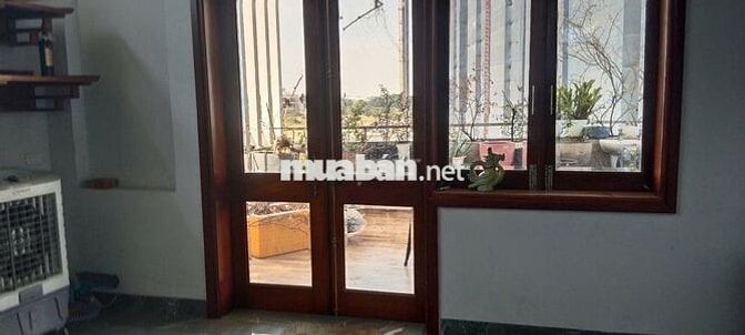 Cho thuê nhà MT Thống Nhất 4 tầng 1 tum có Thang máy đối diện Bcons