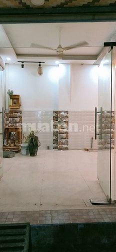 Cho thuê nguyên căn 216m2. Đ/c : 100/14 Nguyễn công Trứ .P sài gòn HCM