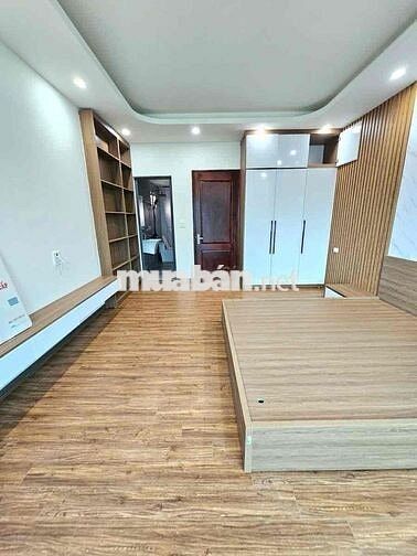 Siêu phẩm Phố Chính Kinh, nhà đẹp ở luôn, 2 thoáng,KD, oto đỗ cửa, dt