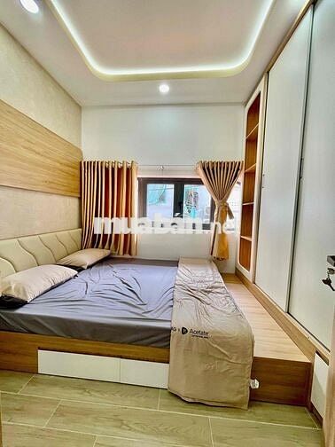 Nhà 3 tầng 4PN mới đẹp  vuông vức. chuẩn. xem ngay.