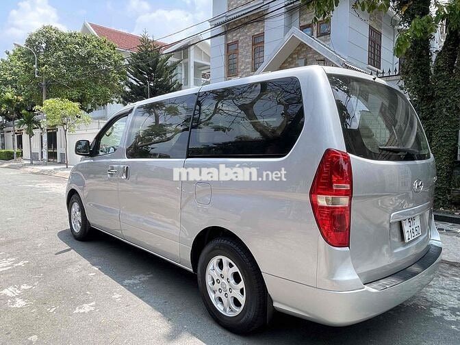 Hyundai Starex 9 chỗ Bạc