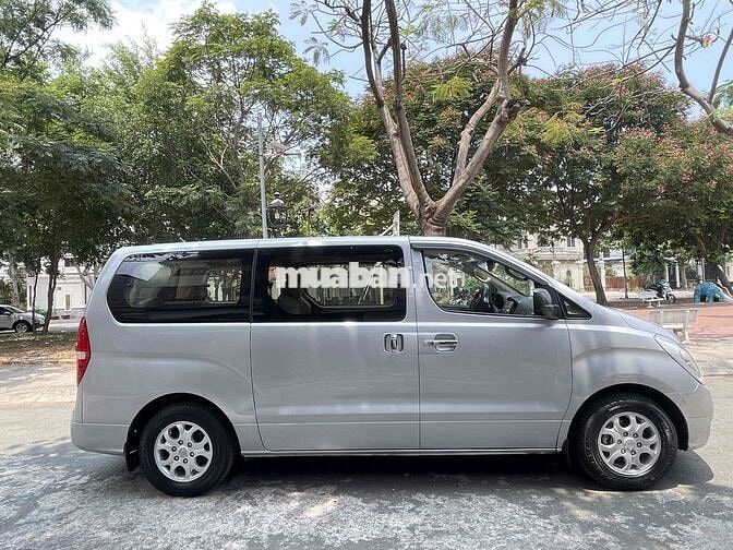 Hyundai Starex 9 chỗ Bạc