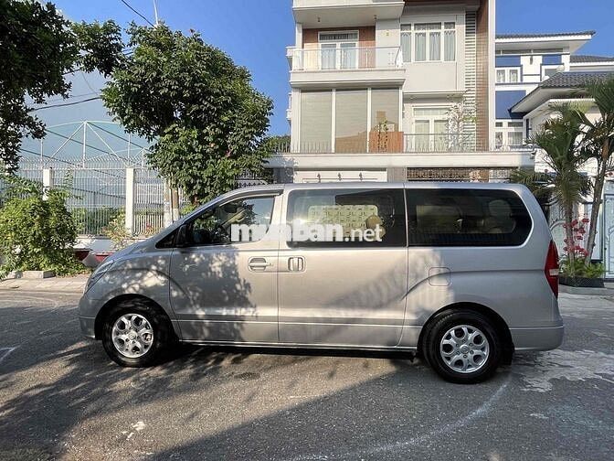Hyundai Starex 9 chỗ Bạc