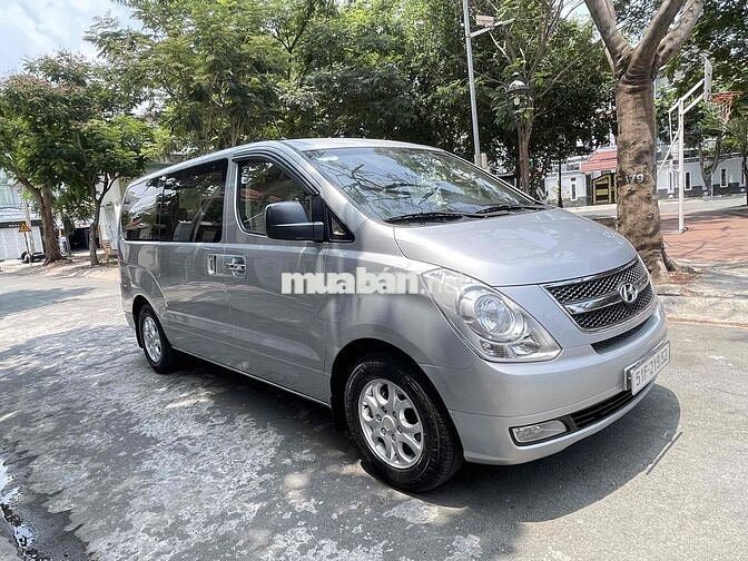 Hyundai Starex 9 chỗ Bạc