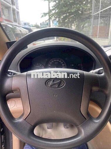 Hyundai Starex 9 chỗ Bạc