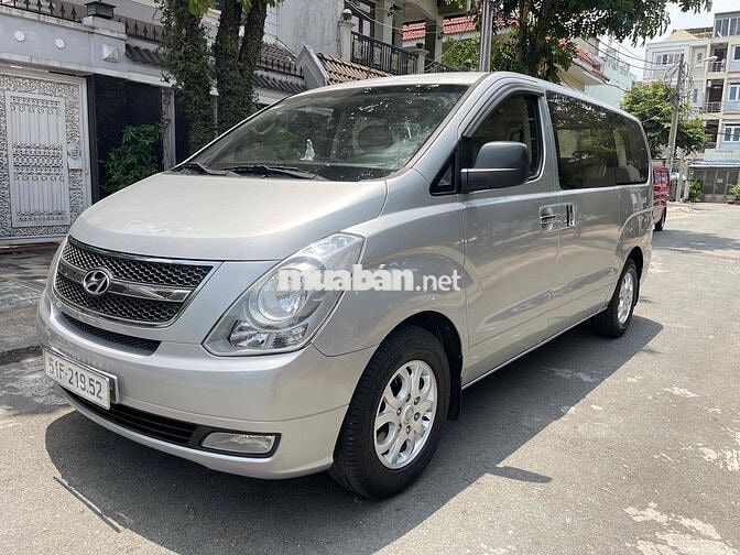 Hyundai Starex 9 chỗ Bạc