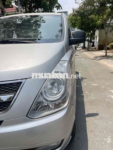 Hyundai Starex 9 chỗ Bạc
