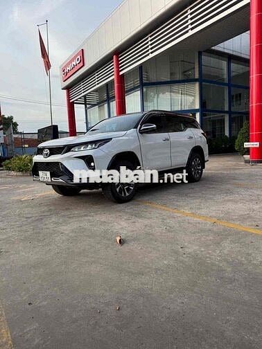 Toyota Fortuner Legender 2022 Trắng