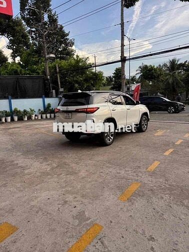 Toyota Fortuner Legender 2022 Trắng