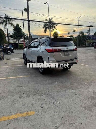 Toyota Fortuner Legender 2022 Trắng