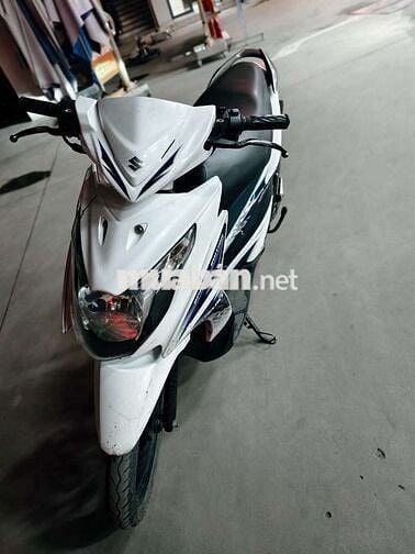 Suzuki Hayate Trắng đen