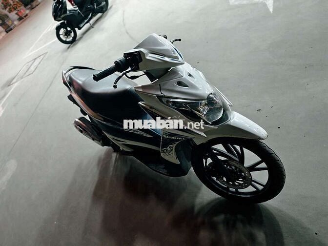 Suzuki Hayate Trắng đen