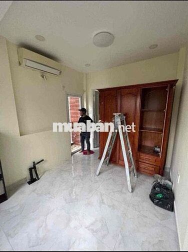 Cho thuê nhà nguyên căn Đường Cách Mạng Tháng 8 Quận 3