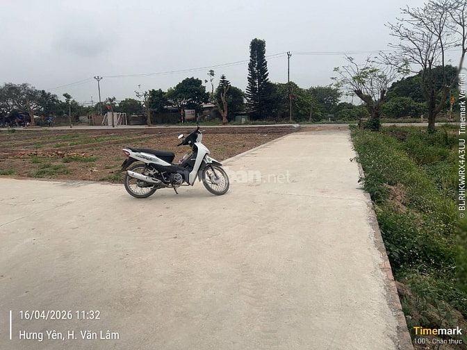 Chiều ngang mặt tiền 5.5m, phù hợp cho việc kinh doanh. - Đường vào rộ