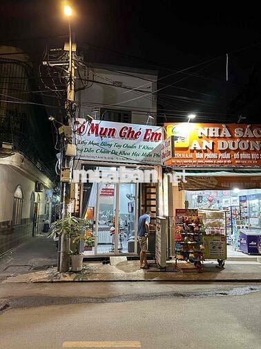 CẦN TUYỂN 2 KTV NẶN MỤN + TRIỆT LÔNG