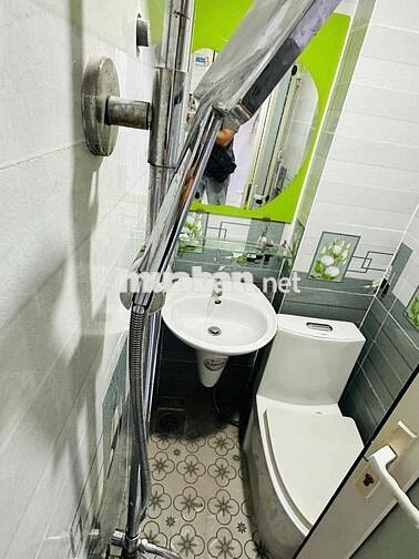 nhà nguyên căn 2pn, cách sân bay 5p