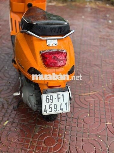 Piaggio Vespa màu Cam biển 69 ngây chủ