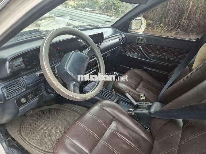 Toyota Camry 1987 Trắng