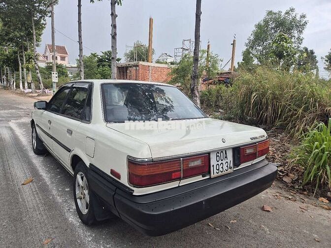 Toyota Camry 1987 Trắng