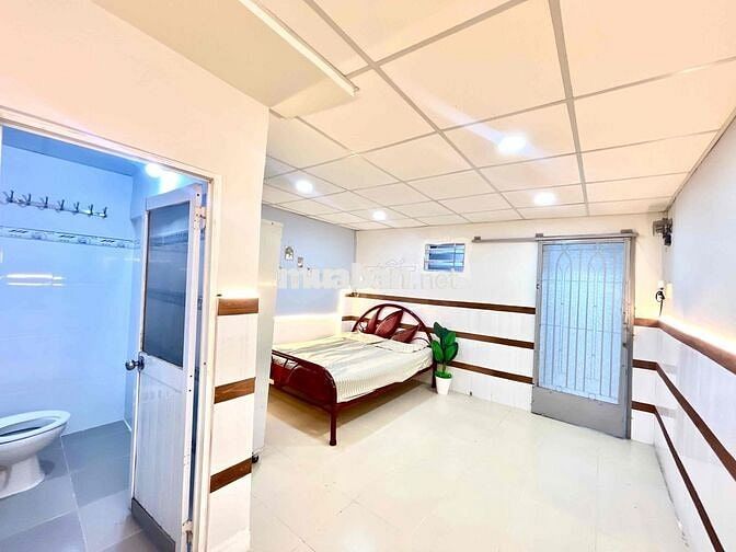 Cho thuê phòng trọ 300/81 XVNT - có máy lạnh - 20m2 - cửa sổ - mới