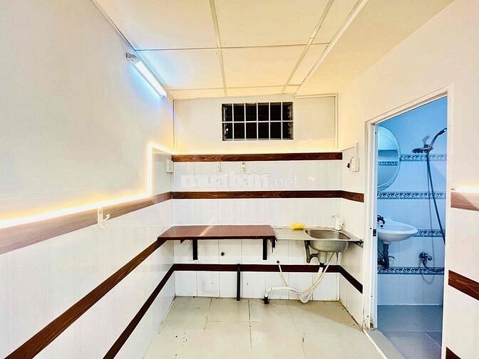 Cho thuê phòng trọ 300/81 XVNT - có máy lạnh - 20m2 - cửa sổ - mới