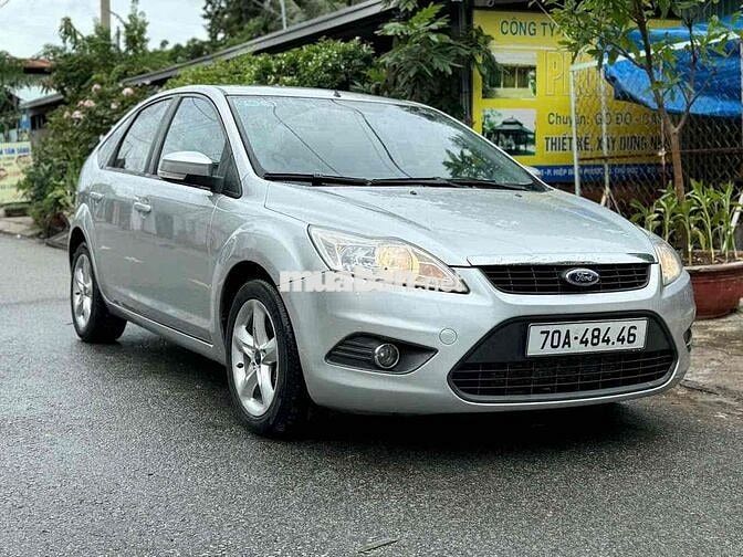 Ford Focus HB 2013 1.8At Bạc