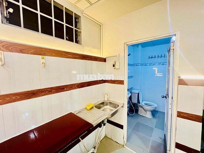 Cho thuê phòng trọ 300/81 XVNT - có máy lạnh - 20m2 - cửa sổ - mới