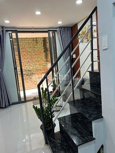 Bán nhà nhỏ Bùi Văn Ba sổ hồng riêng, giá 2,5 tỷ. 