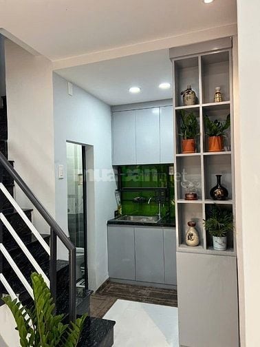Bán nhà nhỏ Bùi Văn Ba sổ hồng riêng, giá 2,5 tỷ. 