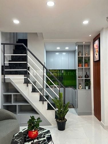 Bán nhà nhỏ Bùi Văn Ba sổ hồng riêng, giá 2,5 tỷ. 