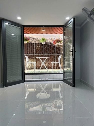Bán nhà nhỏ Bùi Văn Ba sổ hồng riêng, giá 2,5 tỷ. 