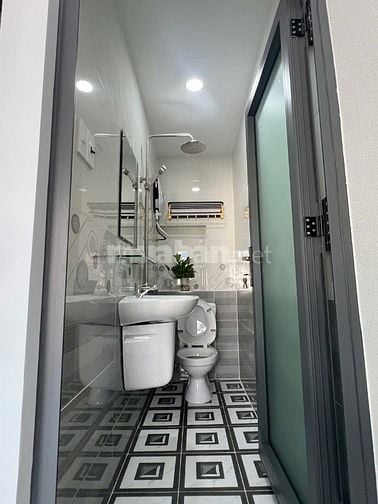 Bán nhà nhỏ Bùi Văn Ba sổ hồng riêng, giá 2,5 tỷ. 