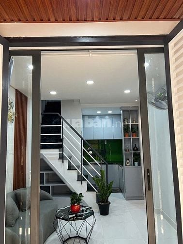 Bán nhà nhỏ Bùi Văn Ba sổ hồng riêng, giá 2,5 tỷ. 