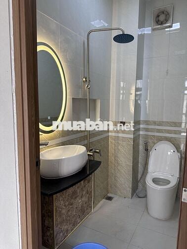 Cho thuê nhà nguyên căn mới xây, 1 trệt + 2 lầu + 1 sân thượng P.3 Q8