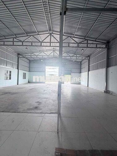 Cho thuê kho 300m2 Trần cao, Thông thoáng Trống suốt