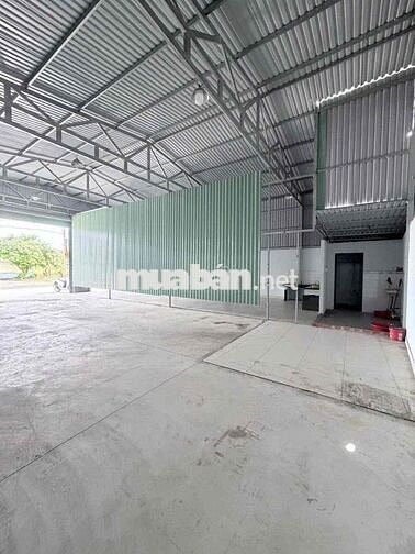 Cho thuê kho 300m2 Trần cao, Thông thoáng Trống suốt