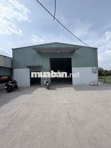 Cho thuê kho 300m2 Trần cao, Thông thoáng Trống suốt