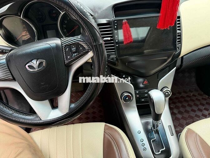 Chevrolet CDX tự động cửa nóc