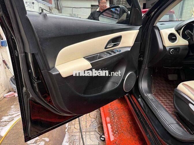 Chevrolet CDX tự động cửa nóc