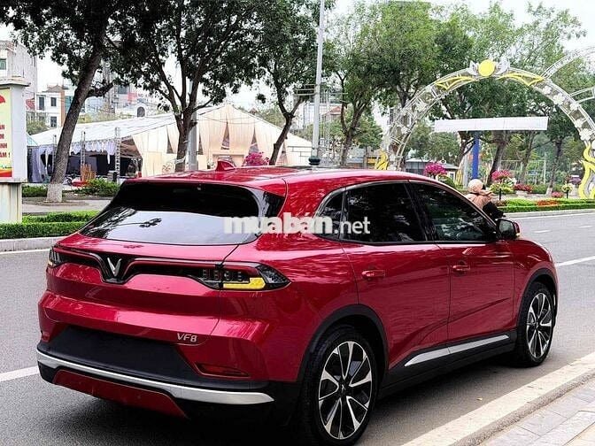 Xe điện VinFast VF8 Plus Đỏ