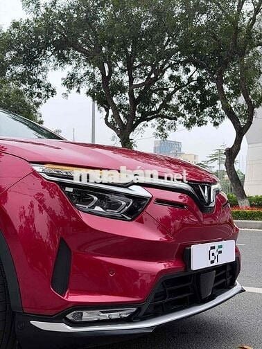 Xe điện VinFast VF8 Plus Đỏ