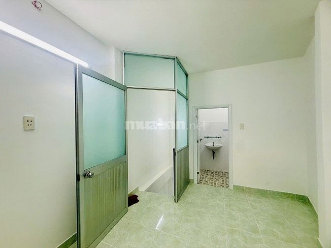 Bán nhà 1 trệt 1 lầu , Hẻm betong 2m  đường Nguyễn Thị Định 