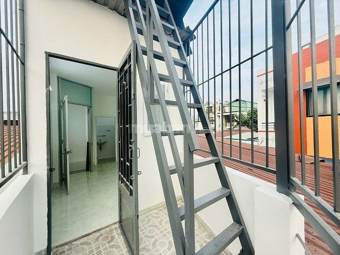 Bán nhà 1 trệt 1 lầu , Hẻm betong 2m  đường Nguyễn Thị Định 